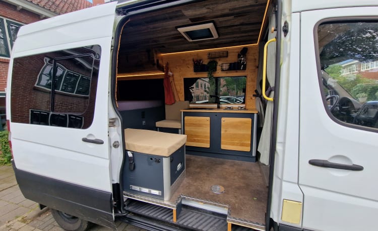 Tough 2 person bus camper - Off-grid