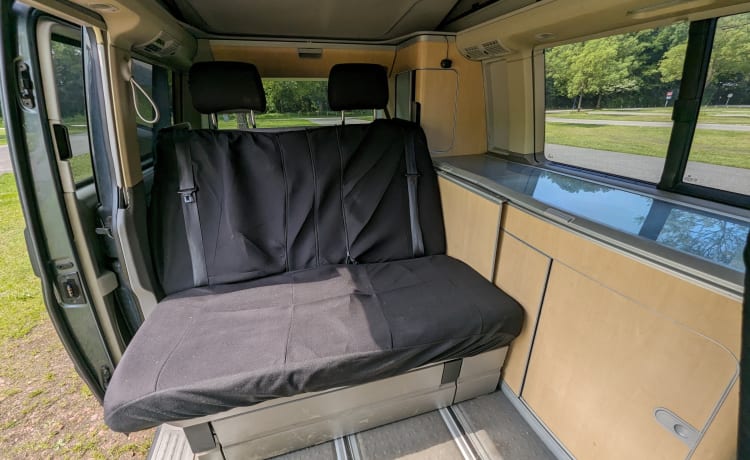 Arvie – Camping-car familial compact Hymer de 6 m (à l'épreuve du coronavirus !), | 5p | alcôve + lit superposé