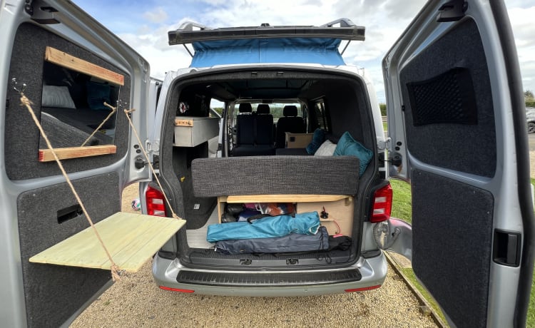 Dougie – 4 berth Volkswagen campervan from 2016