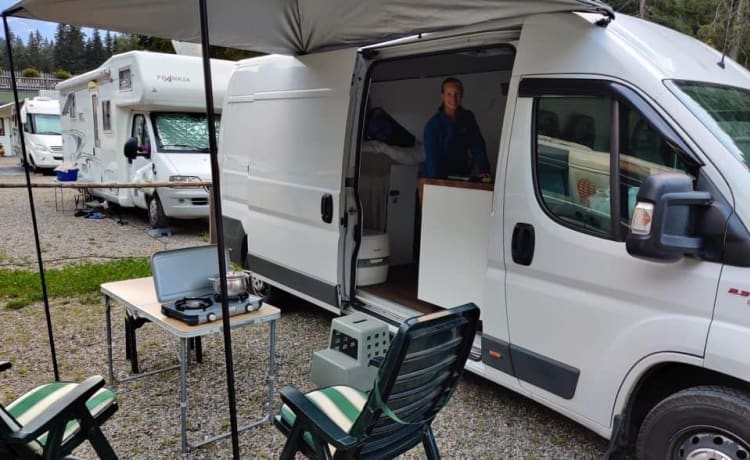 Fiat Ducato buscamper voor 2/3 personen en mogelijkheid extra babybed 