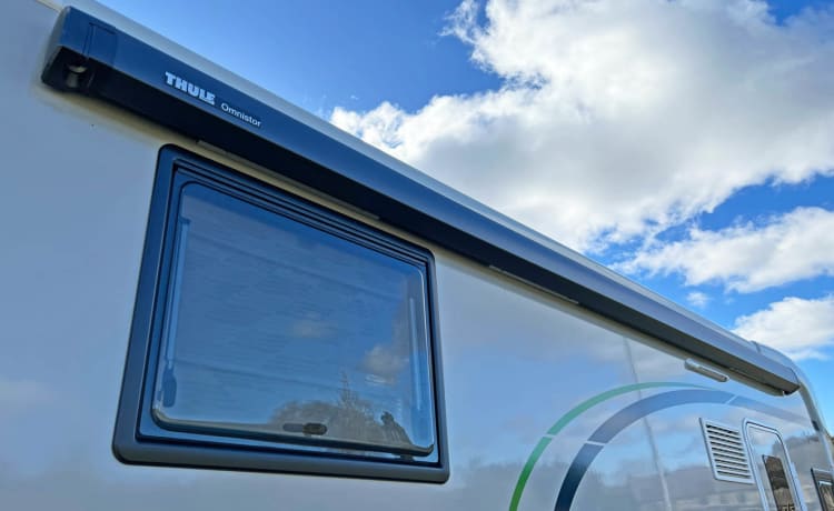 Skye – Prêt pour l'hiver Tout neuf 2023 Chausson 777GA Ultimate 4 couchettes