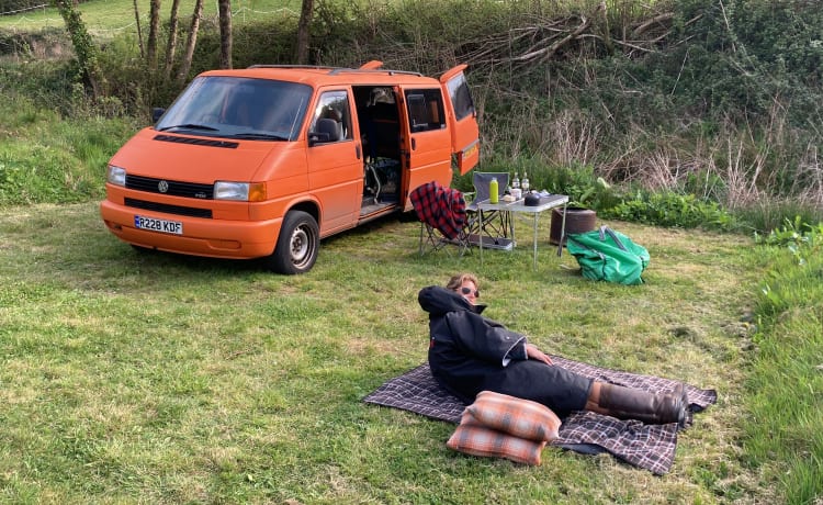 Orange Beast – 2 berth Volkswagen bus from 1996