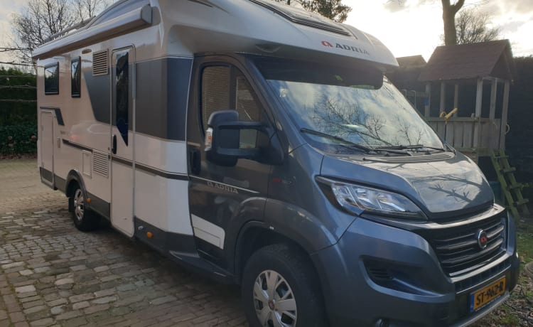 Luxe Adria camper met automaat en luchtvering !