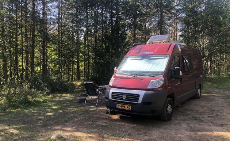 Camping-car Fiat spacieux double (+enfant)