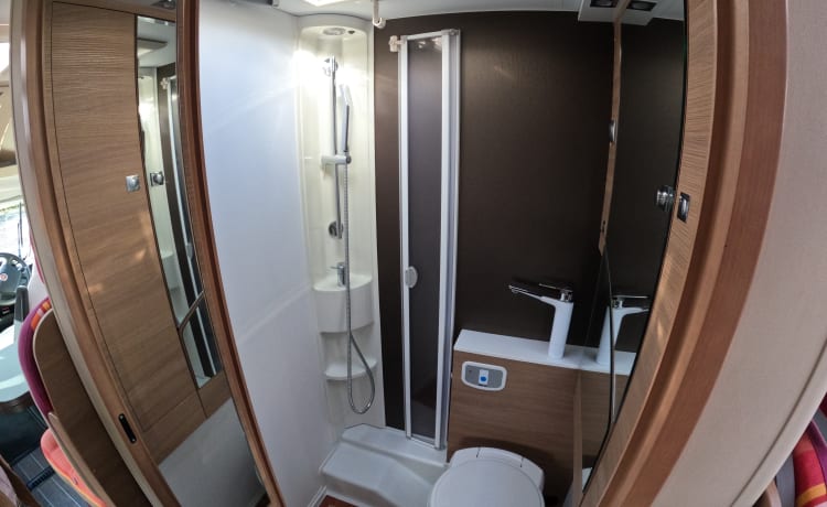 Ons Hotel op wielen! – Adria Compact Automaat 2 persoons - bouwjaar 2019