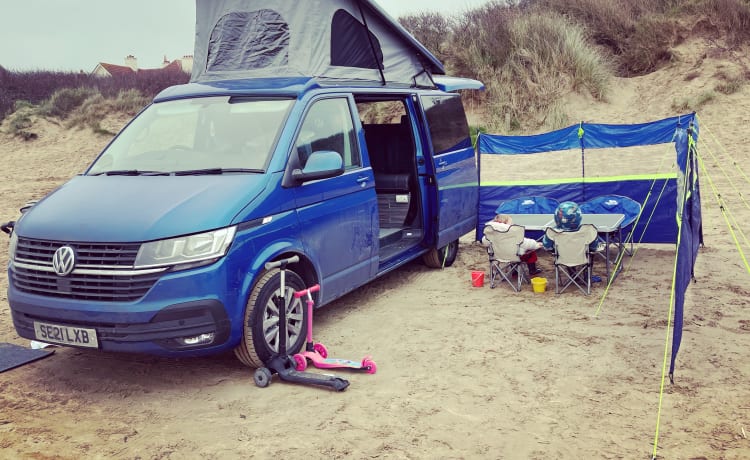 Bluey – De Lil Camper co-4 Berth VW campervan