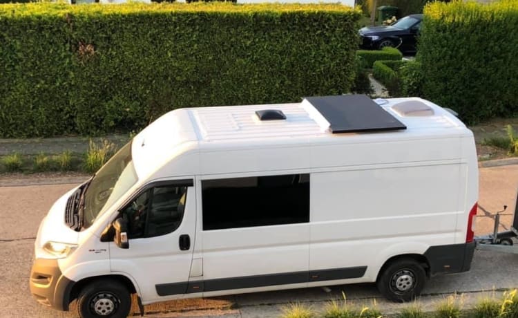 Camping-car Fiat ducato pour 2/3 personnes et possibilité de lit bébé supplémentaire