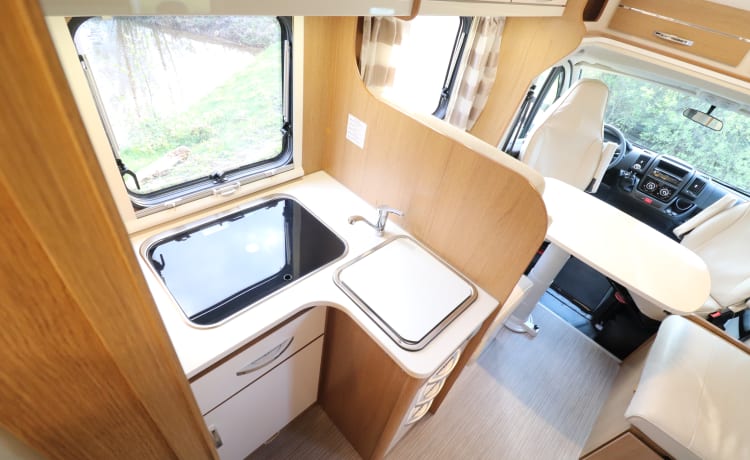 4 persons Rimor camper | Queen bed | Air conditioning | Awning | Bicycle carrier | 