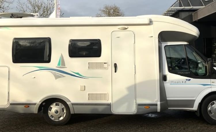 2p Chausson semi-integrated uit 2009