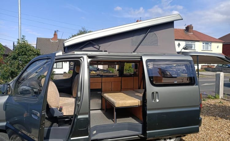 Dallas – 5 berth Toyota campervan from 1995