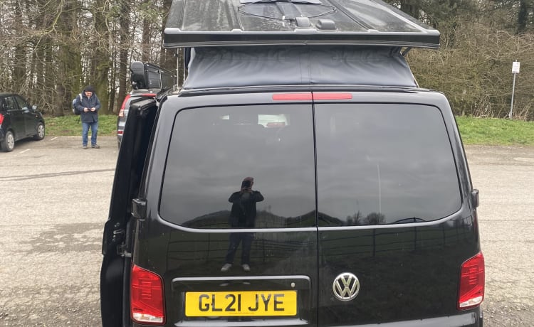 Benji – Volkswagen Campervan mit 4 Schlafplätzen ab 2021