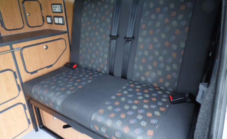 Dougal – Mercedes-Benz Campervan mit 4 Schlafplätzen aus dem Jahr 2010