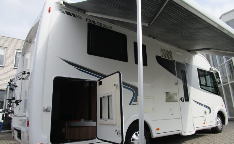 Spacious 4 person family camper Fiat Chausson