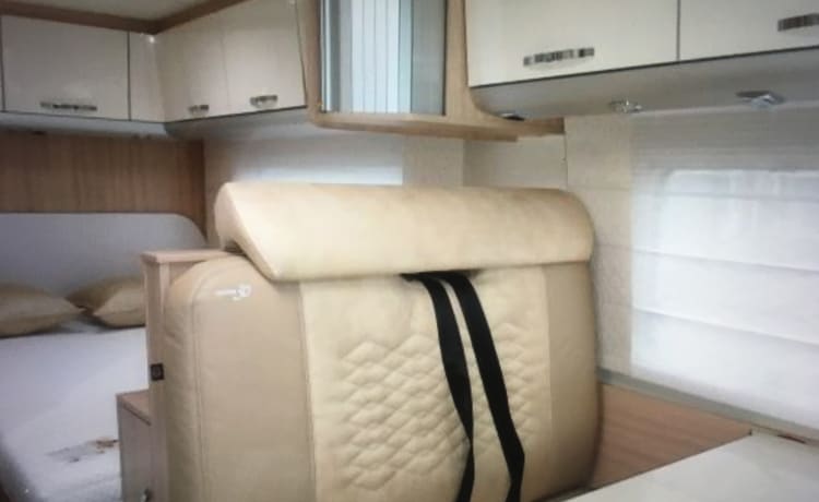 Een mooie half-integraal camper voor 2 personen!