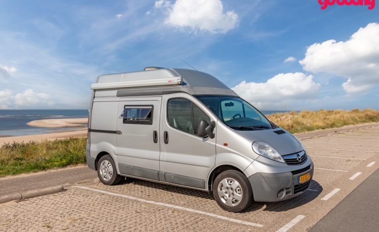 Beau camping-car compact de 2010