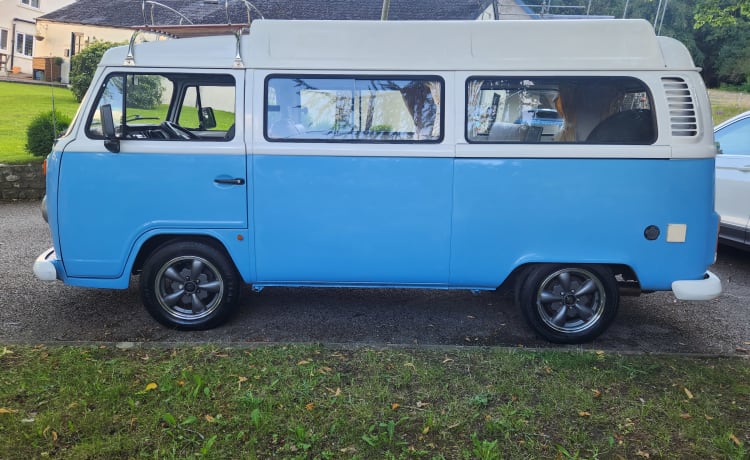 Carlos the camper – VW T2 Bay window Carlos the Camper the Blue Bay :-) 