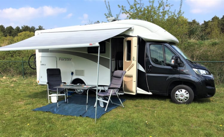 Luxe camper met lengtebedden