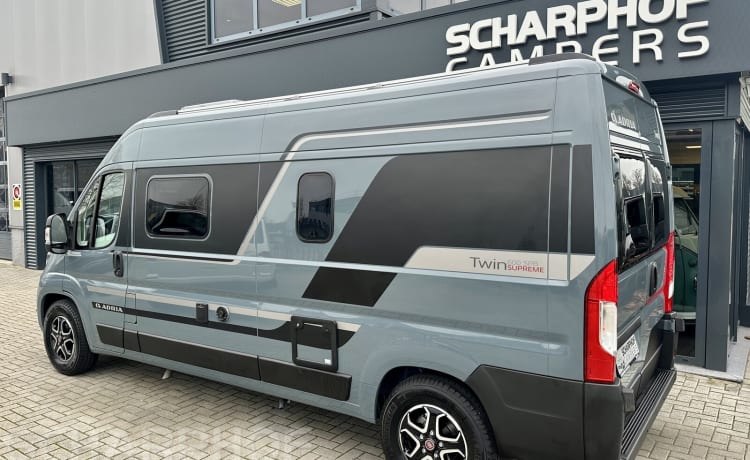 2p Adria Twin Supreme camper 140 pk automaat uit 2024