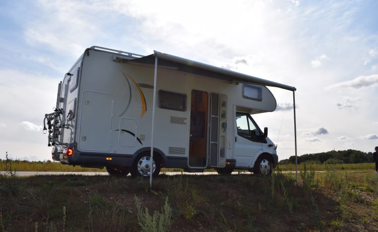 Ford Benimar  – Camping-car familial tout confort avec 6 couchages, tout équipé