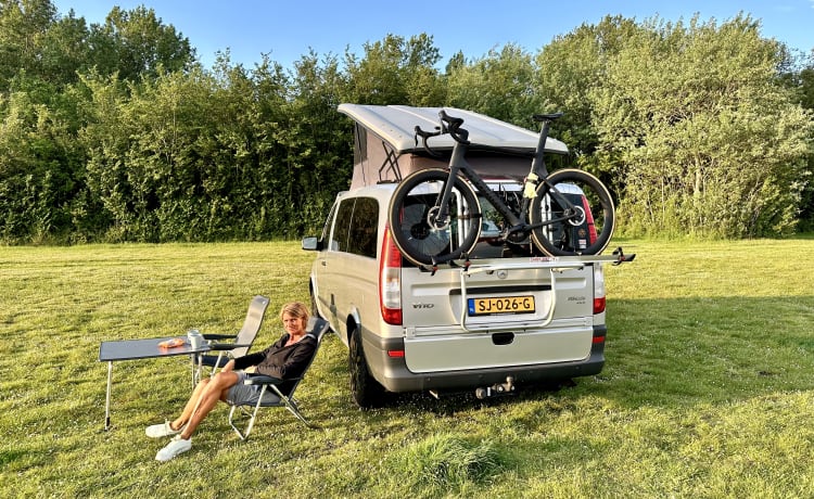 #ExplorerBuzzs – 4 Persoons MB Vito 4x4 Campervan (2009)