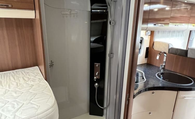  Luxury LMC integral with single beds and fold-down bed