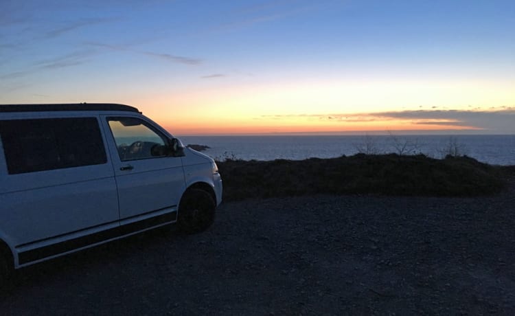 Bertha – Volkswagen Campervan mit 4 Schlafplätzen, einschließlich aller Küchengeräte