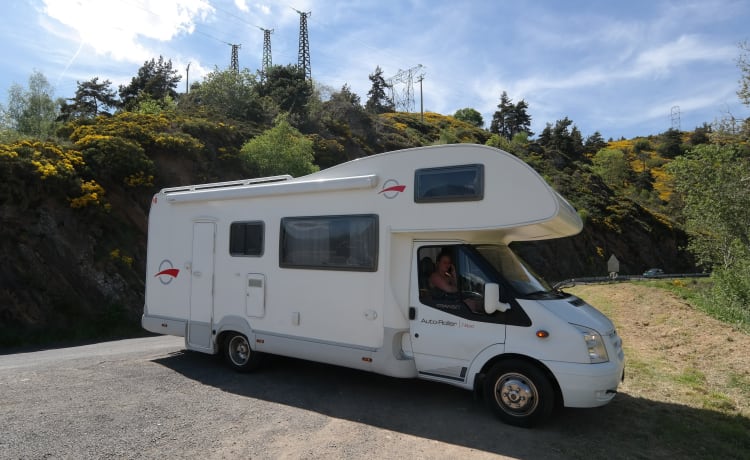 ! CURRENTLY NO RENTAL POSSIBLE! Nice 6 (+1) person camper!