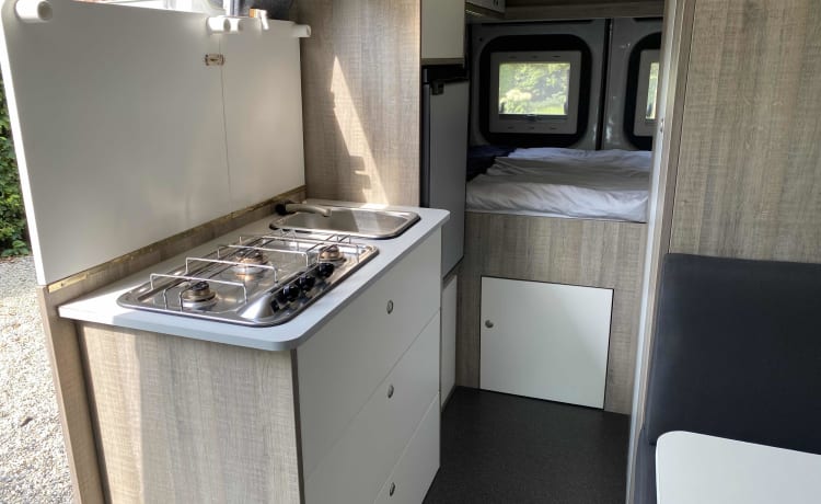 Camping-car Peugeot Boxer Bus 2 personnes (avec porte-vélos)