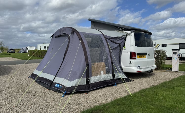 Cooper – Luxury Volkswagen Transporter 4 berth POP TOP with Awning