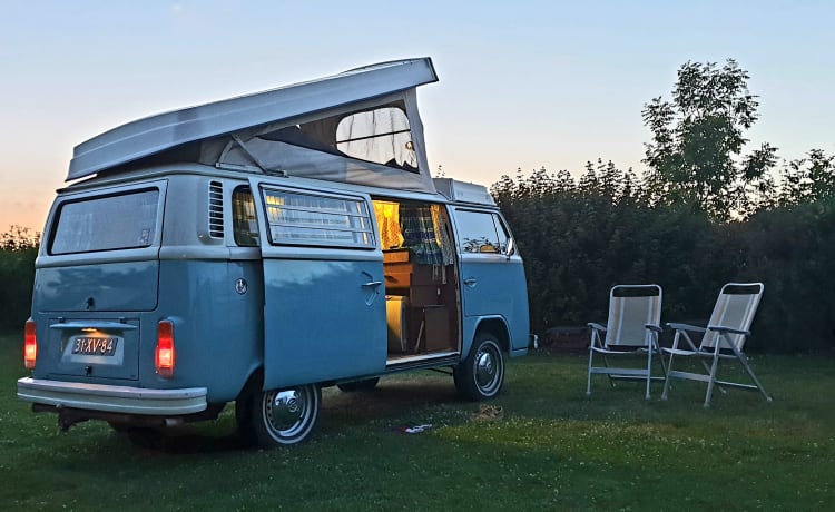 Brum – Volkswagen T2 baby blue con 6 cilindri