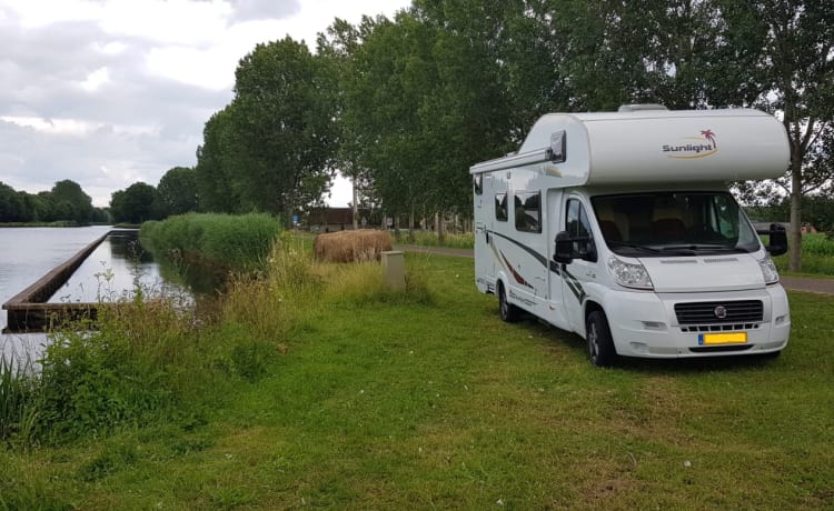 Luxury family camper with plenty of seating and sleeping space Sunlight A72