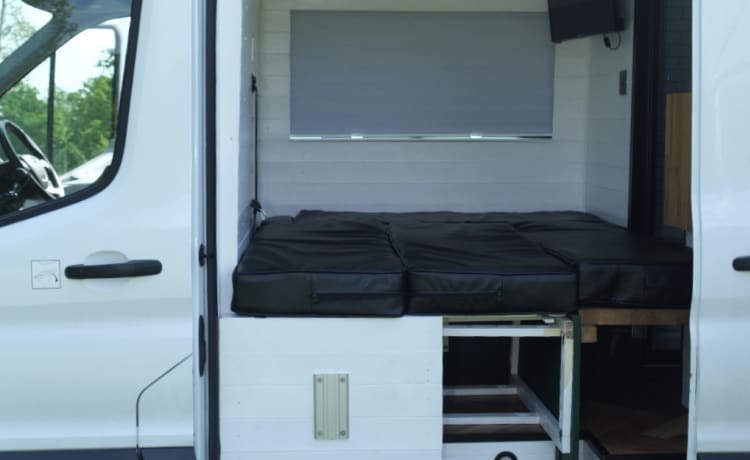 Angus – Schitterende 4 persoons Campervan met Kingsize bed