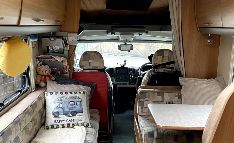 Swifty – Cosy 4 berth motorhome for all your family Adventures.....