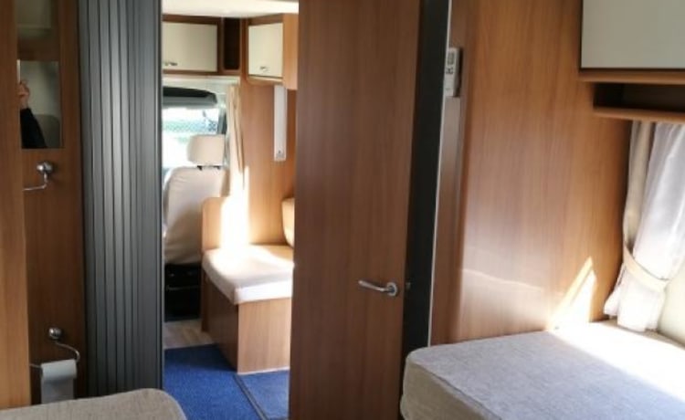 B-type – Summer offer July 5 July 19! Modern 4-5 person camper unlimited mileage