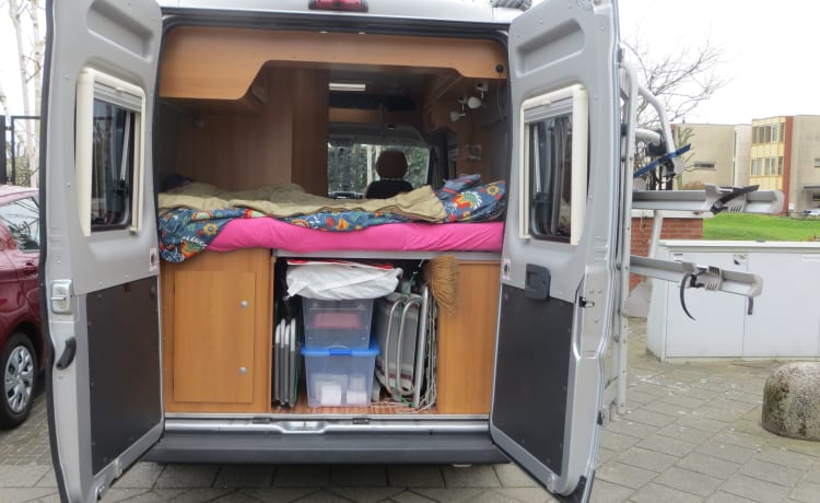 Compact bus camper with many useful extras