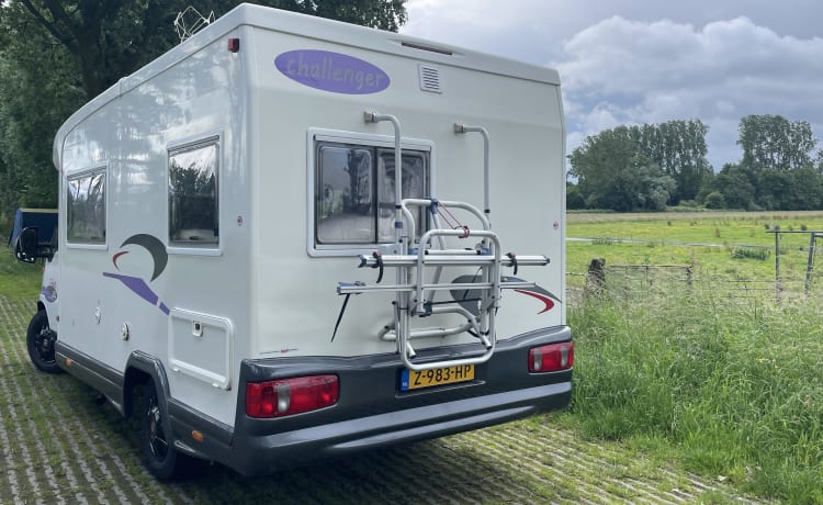 Nette en complete 4-persoons camper uit 2001