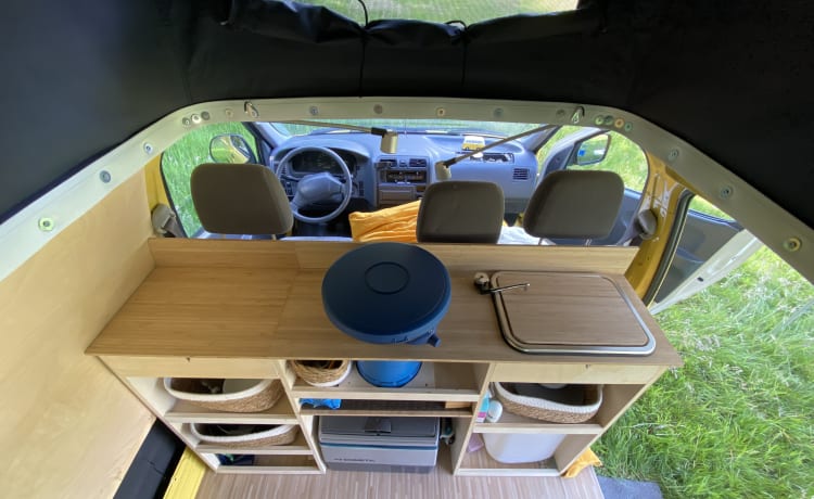 Franky – Van confortable et unique, prêt pour l'aventure!