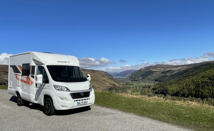 Milly, Ullapool – 2020 vollintegrierter Swift mit 2 Schlafplätzen, Ullapool