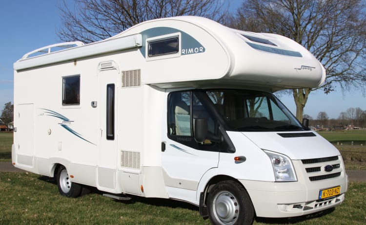 Super Brig 677 TC – Spazioso Super Brig 677 TC con 6 posti letto e garage XXL!