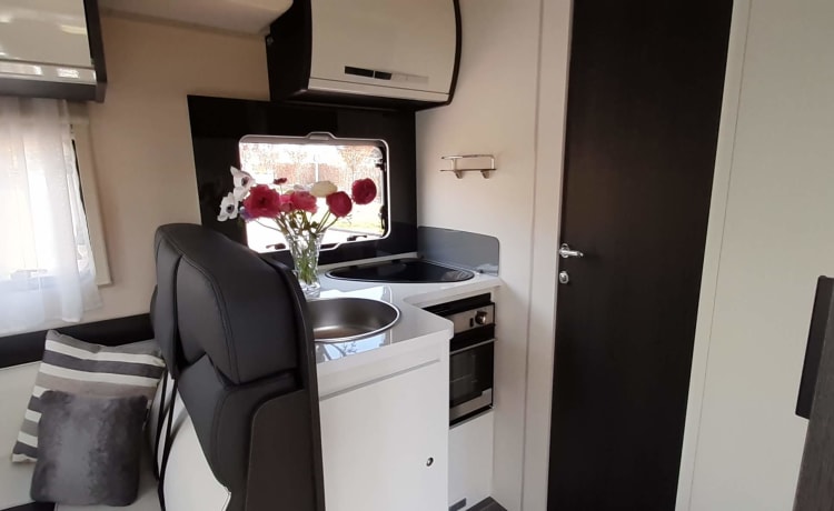 2021 Zefiro 696 - Camper di lusso 5 posti letto