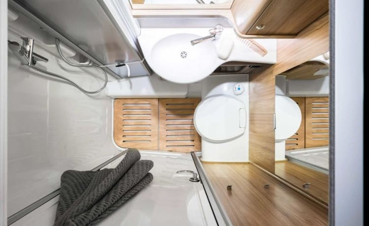 Enjoy Hymer Camper (2018) – 2p Hymer semi-intégré de 2018