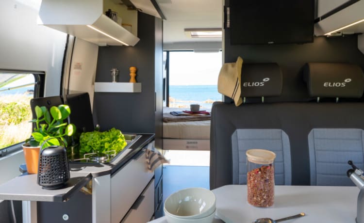 Ongi – Van equipped for 4 people with pop-up roof