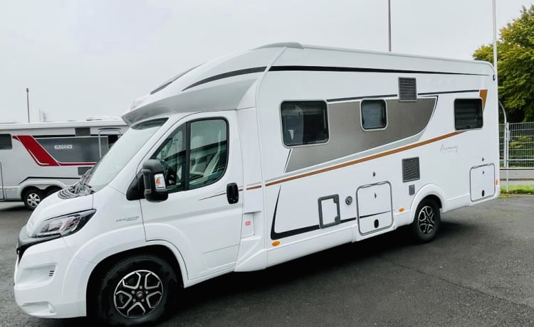 4. LeySi – Luxus Wohnmobil Bürstner Lyseo TD744 Harmony