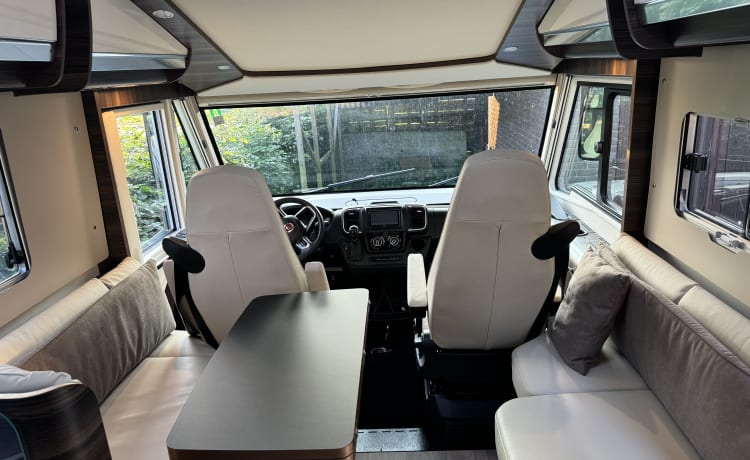 Luxury Leika Ecovip 4 Pers Integral from 2024 Full options + automatic 180 hp