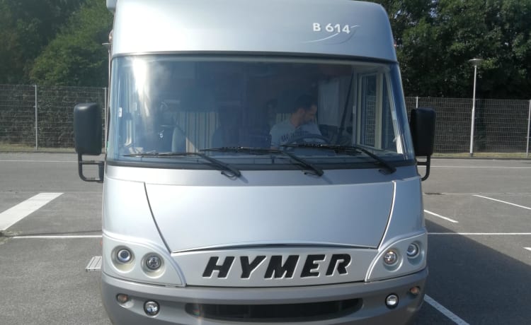 4 pers. Hymer B614 uit 2006