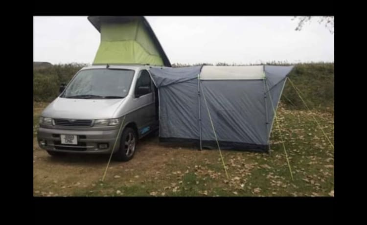 Johnny – Camping-car Mazda 4 places 4 roues motrices