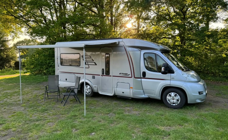 Ruime Luxe 2P Hymer Half-integraal KM VRIJ!