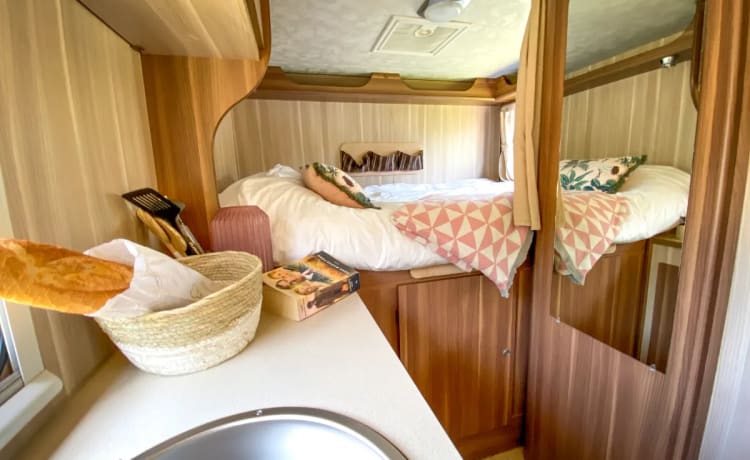 The Princess – Princess camper - spacious alcove camper for 6 people