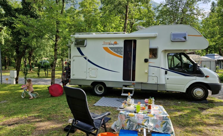 Ons huisje op wielen – Alkoof Camper - 5 personen