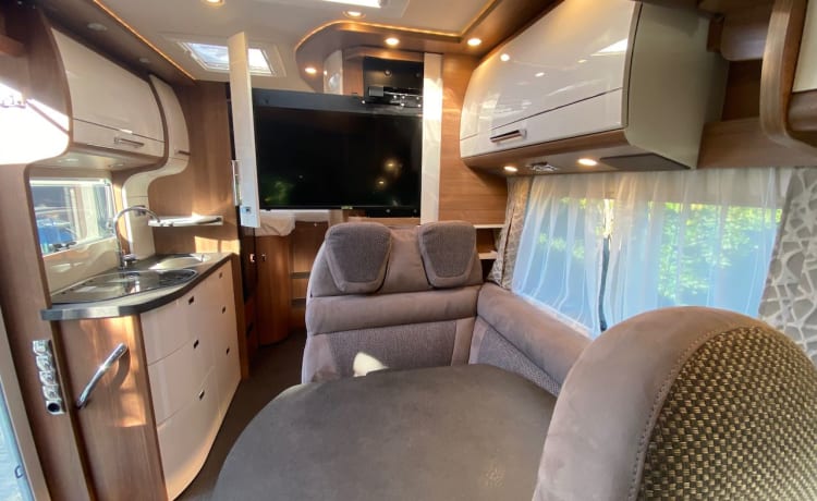 Luxueuze en comfortabele nieuwe Carthago camper